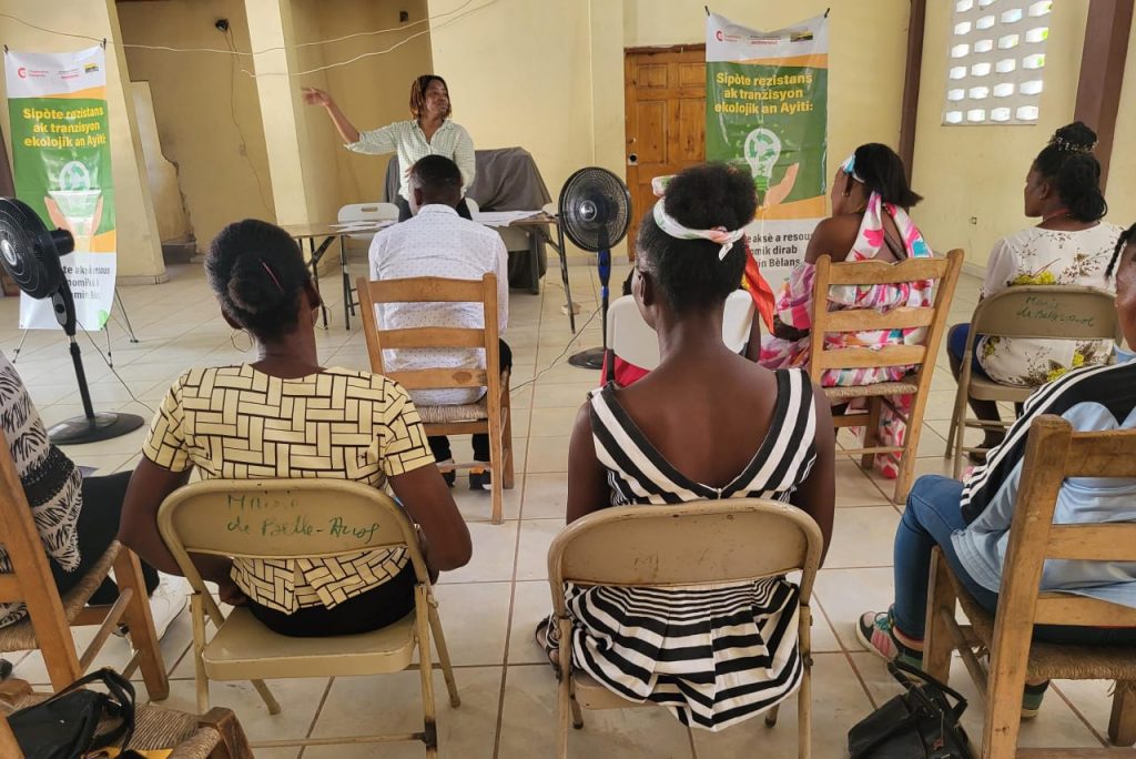 Atelier lors du diagnostic sur la participation des femmes dans les structures communautaires de Belle-Anse.